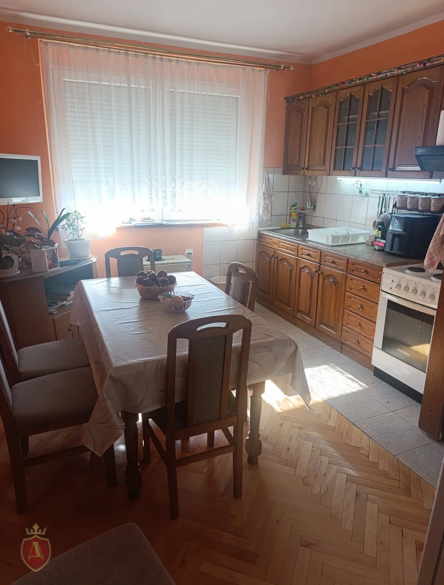 STROGI CENTAR! 56 m²! DVE TERASE! RENOVIRAN!